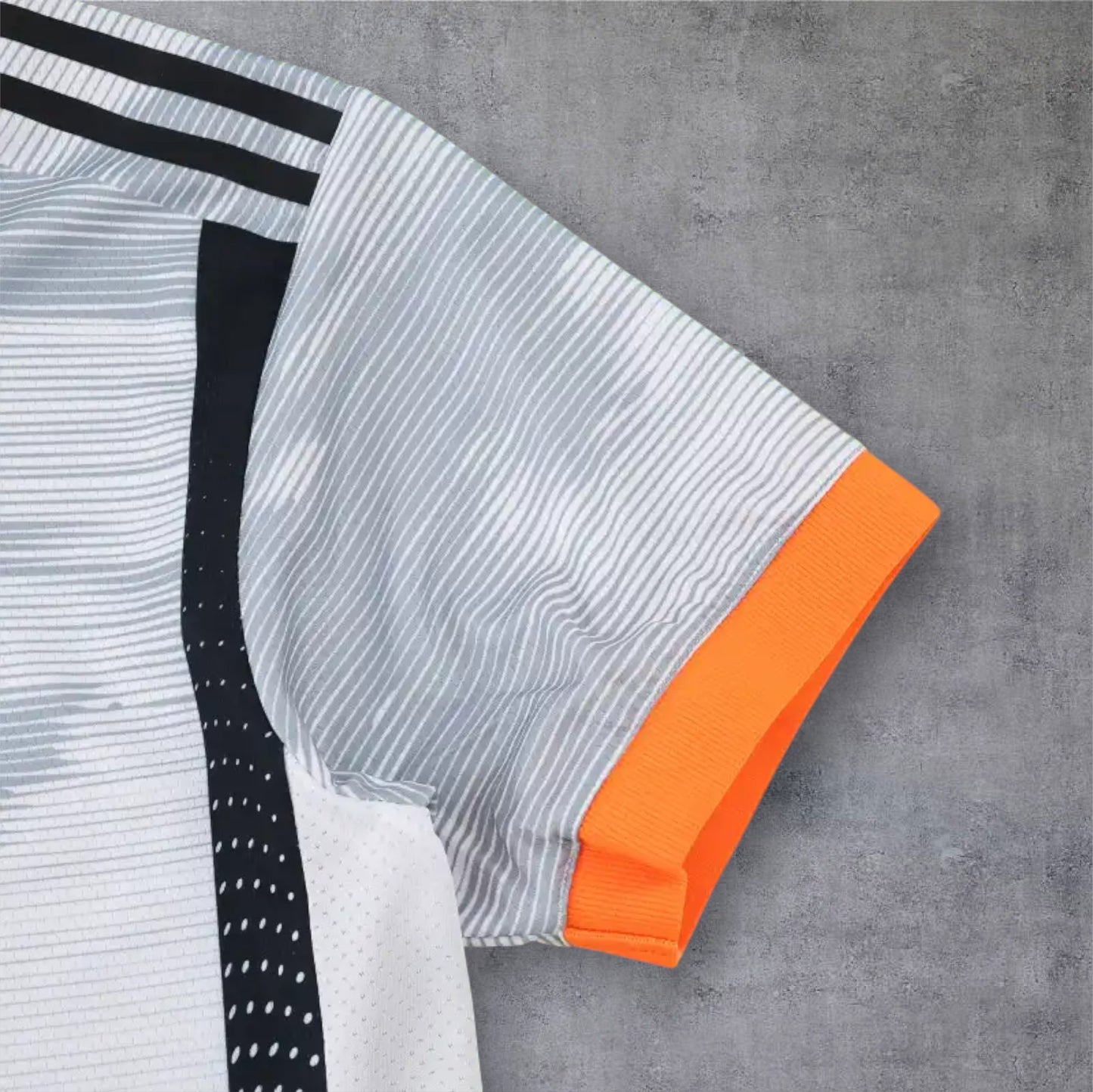 19-20 season Juventus F.C. Retrò Game Edition - Fan version