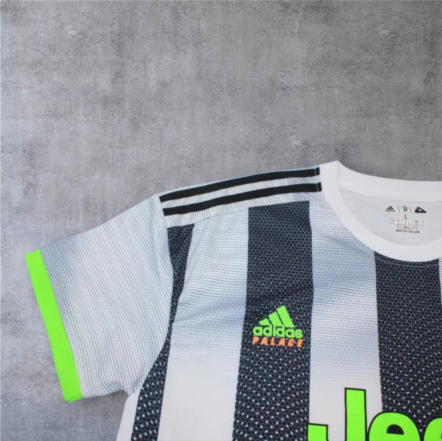 19-20 Juventus F.C. X PALACE Home version