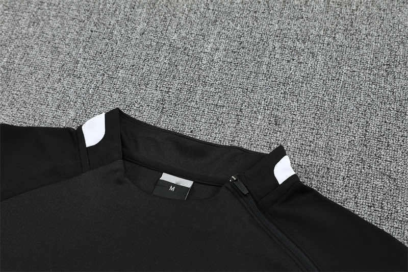 02-03 season Manchester United F.C. black Half pull training suit